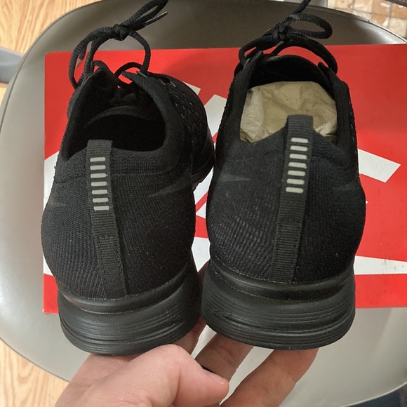 Mens BNWT Nike flyknit trainer sz 10 - triple black - Picture 5 of 5